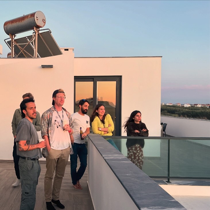 We love how watching the sunset has become an evening ritual here in Baleal. 🌅 It’s a magical moment, and you can catch it perfectly from our balcony!
#sunsetlovers #coliving #communalliving #sunsethour #workremotelyandchill #coworkingcommunity #beachhouse #officewithaview #exploreportugal #workremotelyeurope #digitalnomadsinportugal #digitalnomadlife #afterworkdrinks #remotework #traveldestination #workandsurf #worklifebalance