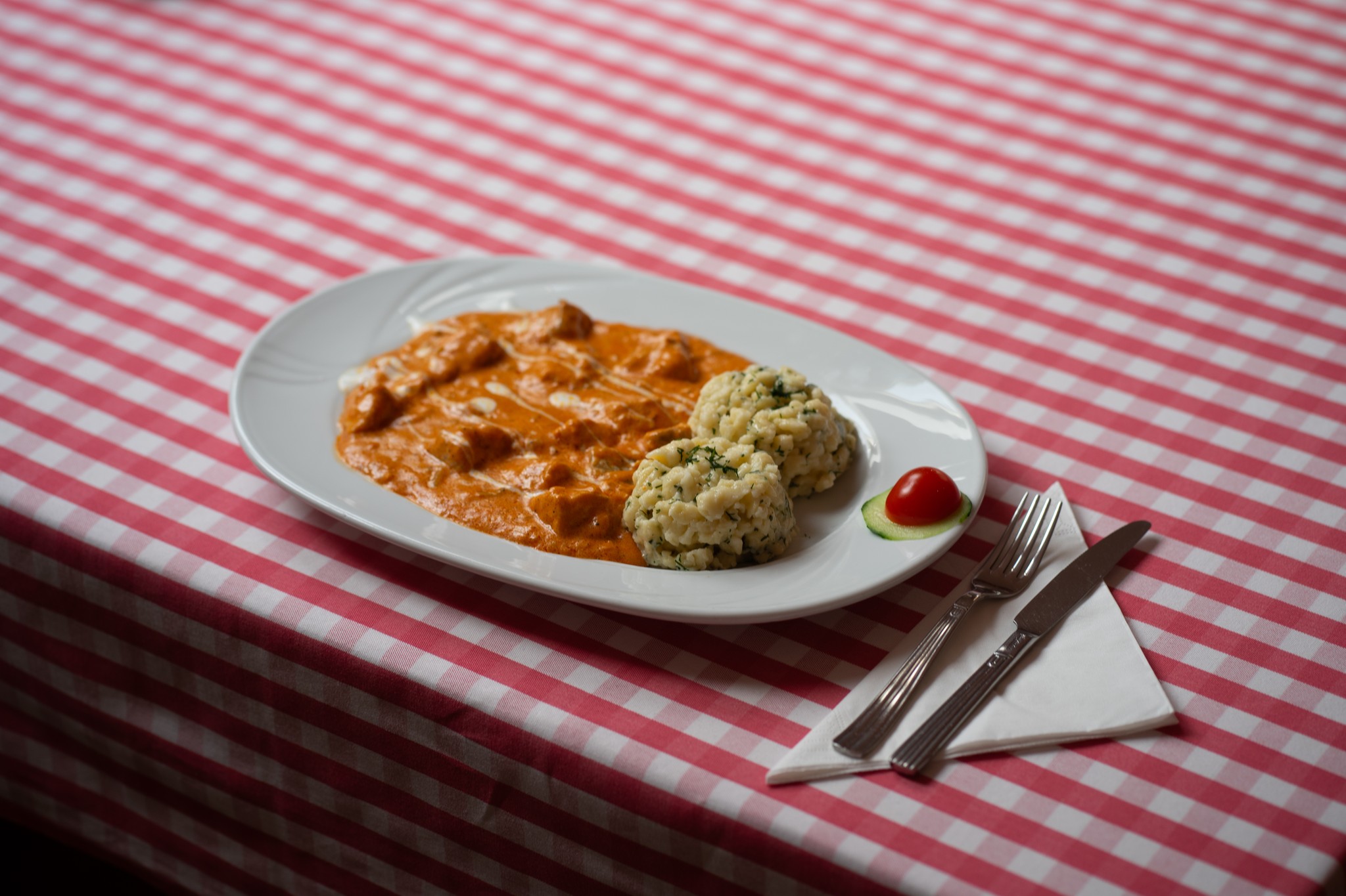 🇷🇴 La Restaurant Mikó, mâncarea nu e doar gustoasă. E caldă, e ca acasă și te face să zici: „Mai vreau!” 😋
🇭🇺 A Mikó Étteremben nem csak finom az étel. Meleg, otthonos, és biztos visszatérít még repetára. 😋
