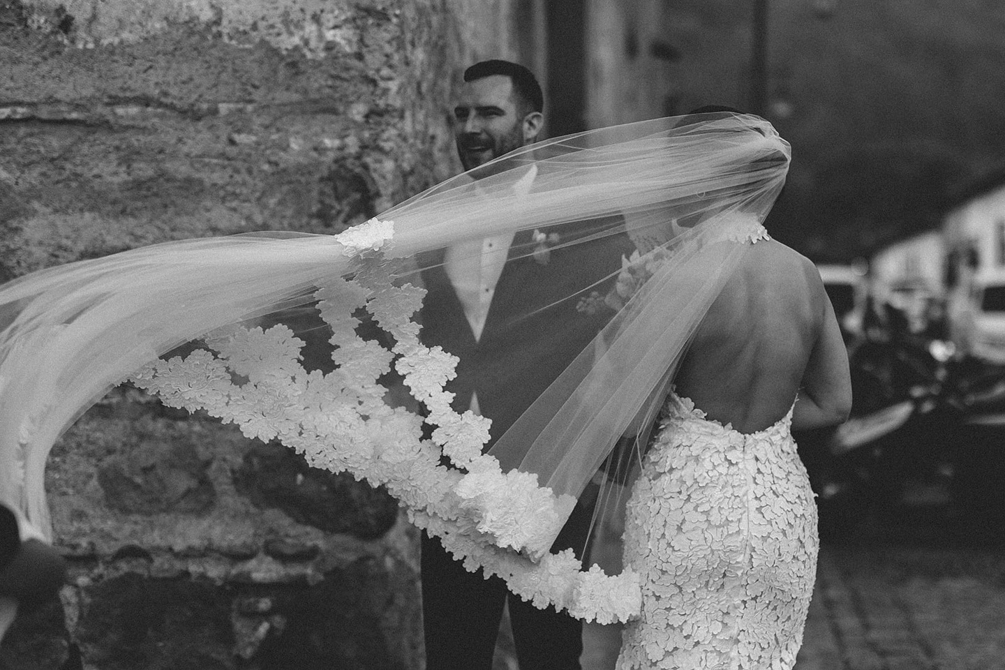 Forever obsessed with windblown veils💫💫
The truth about bridal veils is that they are SO uncomfortable. I’ve never seen a bride enjoy wearing them 😂 … But oh dear, are they beautiful and romantic. I personally didn’t wear a veil for my wedding but I do love photographing these unique and timeless veil moments.
Would you wear a veil or you prefer not to?