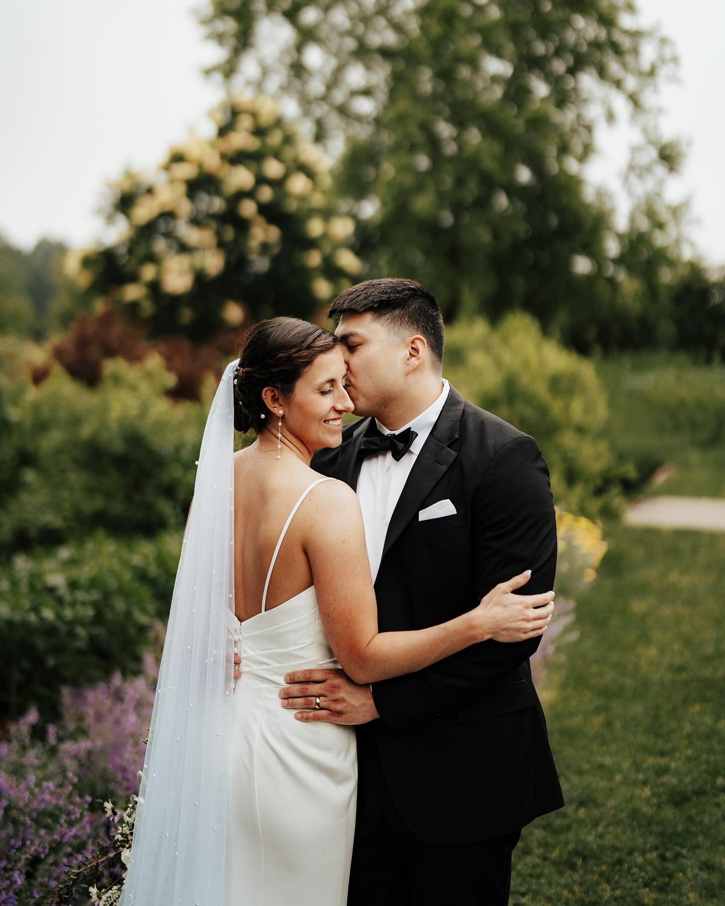 Megan + Tommy ✨
@holden_arboretum_events @formalitybridal