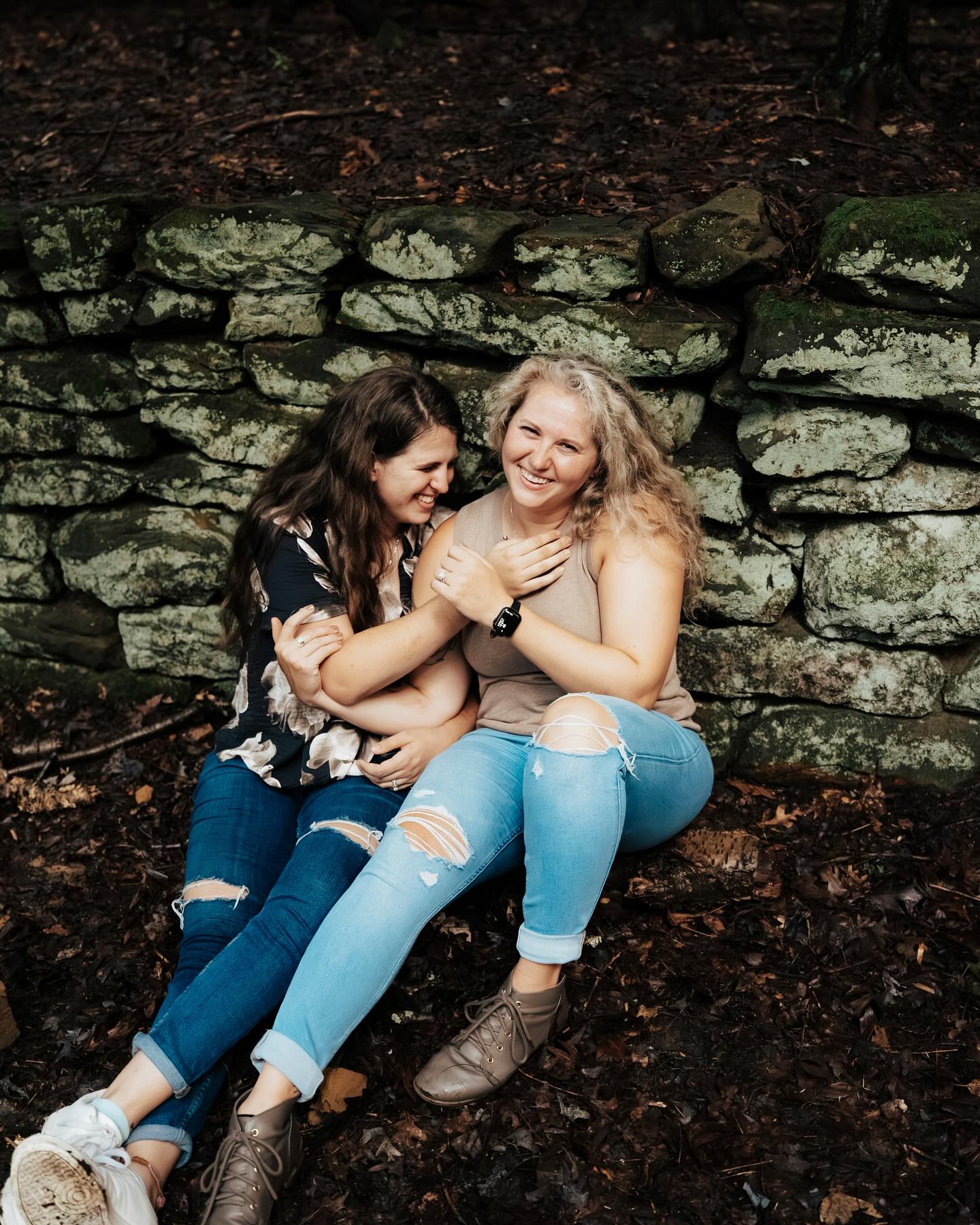 Lexi & Rachel 🌲
I learned pretty quickly during this shoot, if there are rocks, Lexi’s climbing them. 🪨