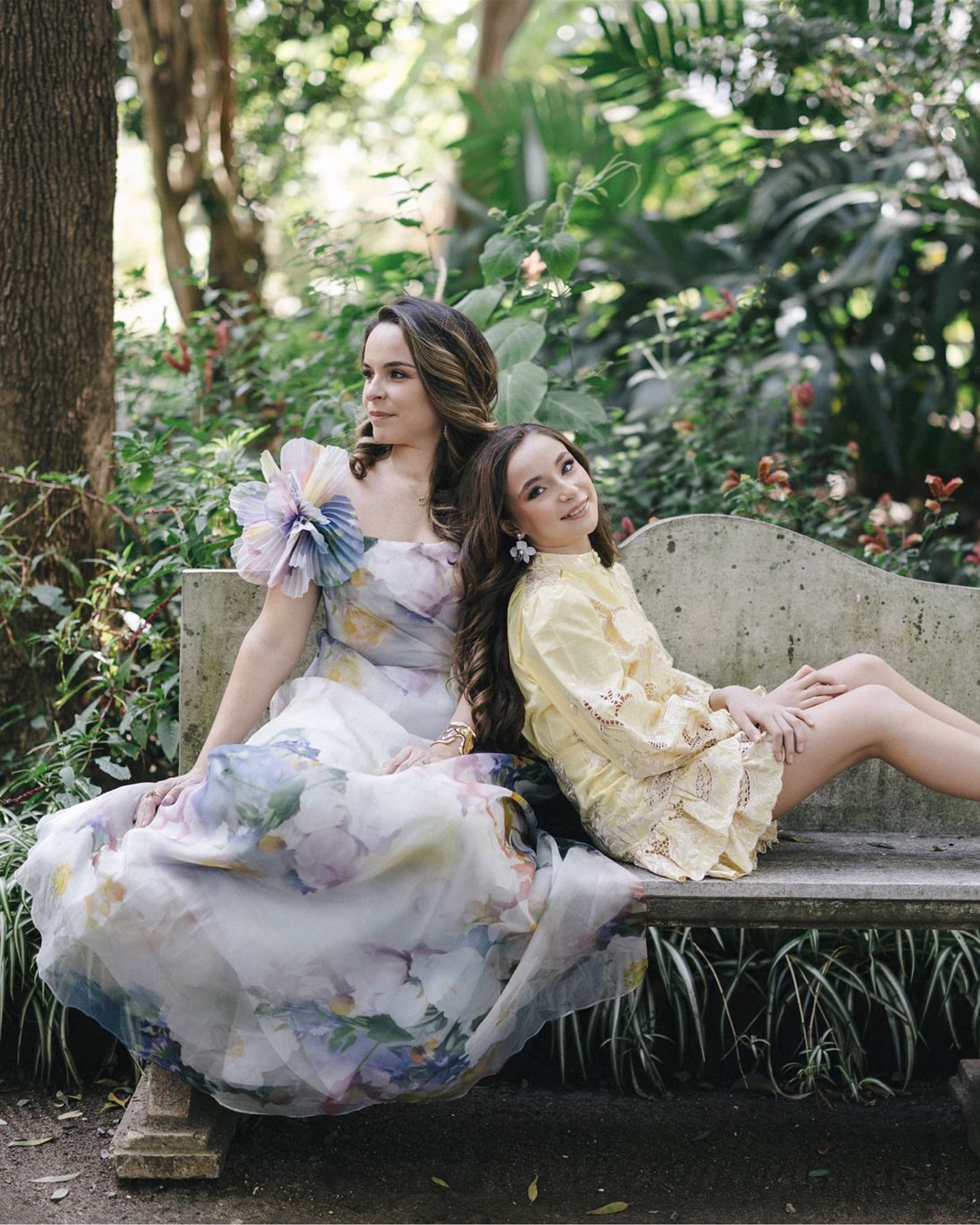 🍃Una mañana mágica en el jardín botánico con Gaby @magabrielacamacho y su hermosa familia. 💫 Creando recuerdos que se convierten en arte, un regalo que encapsula el tiempo, con una mirada desde la luz del corazón ✨ Gracias por confiar en mi 🧚🏼♀️