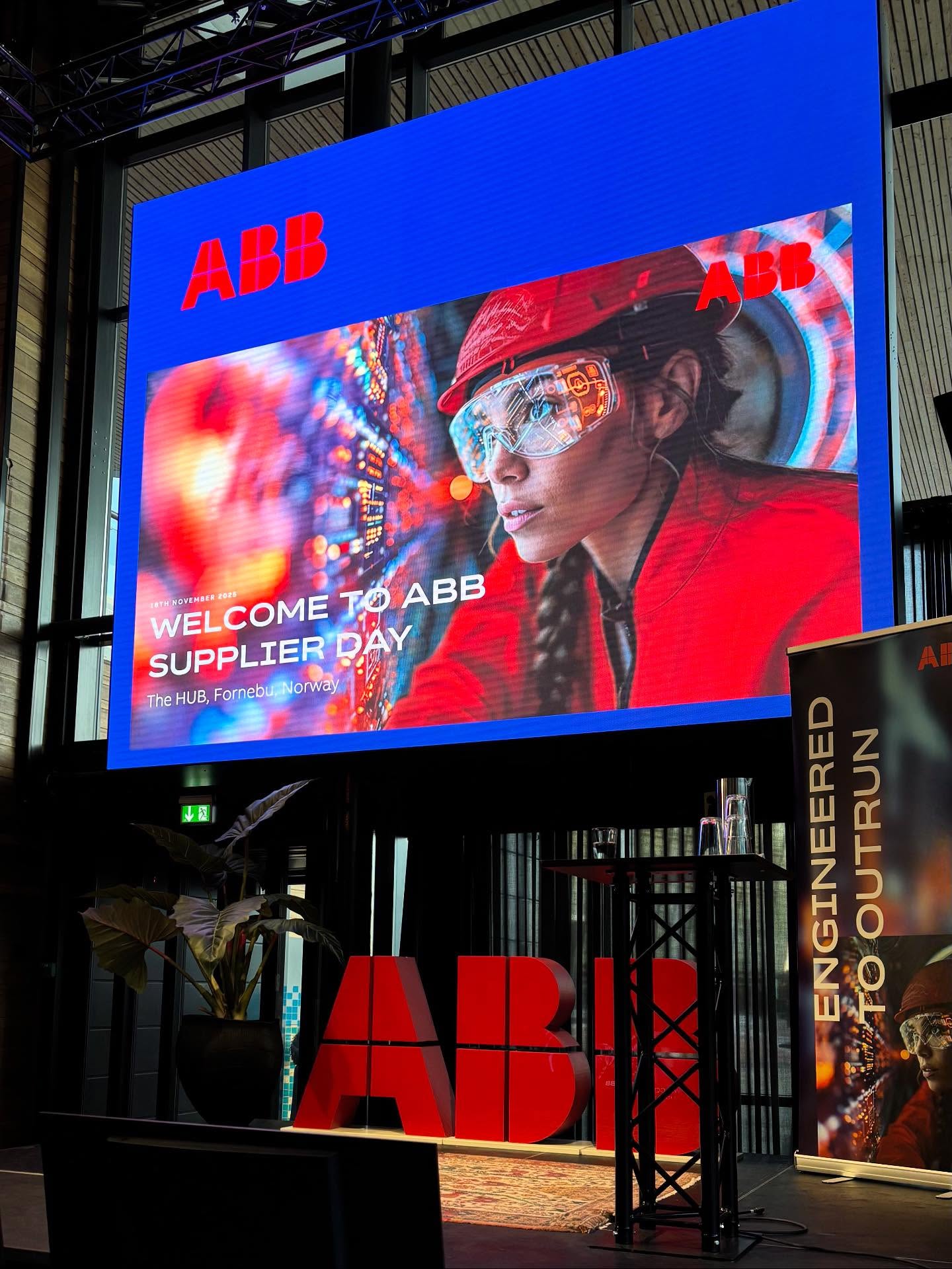 Marianne, Solfrid og Ronny fra Techconsult deltok på Leverandørdagen hos vår kunde ABB. Dette var et svært lærerikt og vellykket arrangement! 🙌
Etter nesten 20 års godt samarbeid fikk Marianne endelig møte Hilde fra ABB for aller første gang. Begge to syntes det var utrolig hyggelig 🤝
#Techconsult #ABB #Leverandørdag