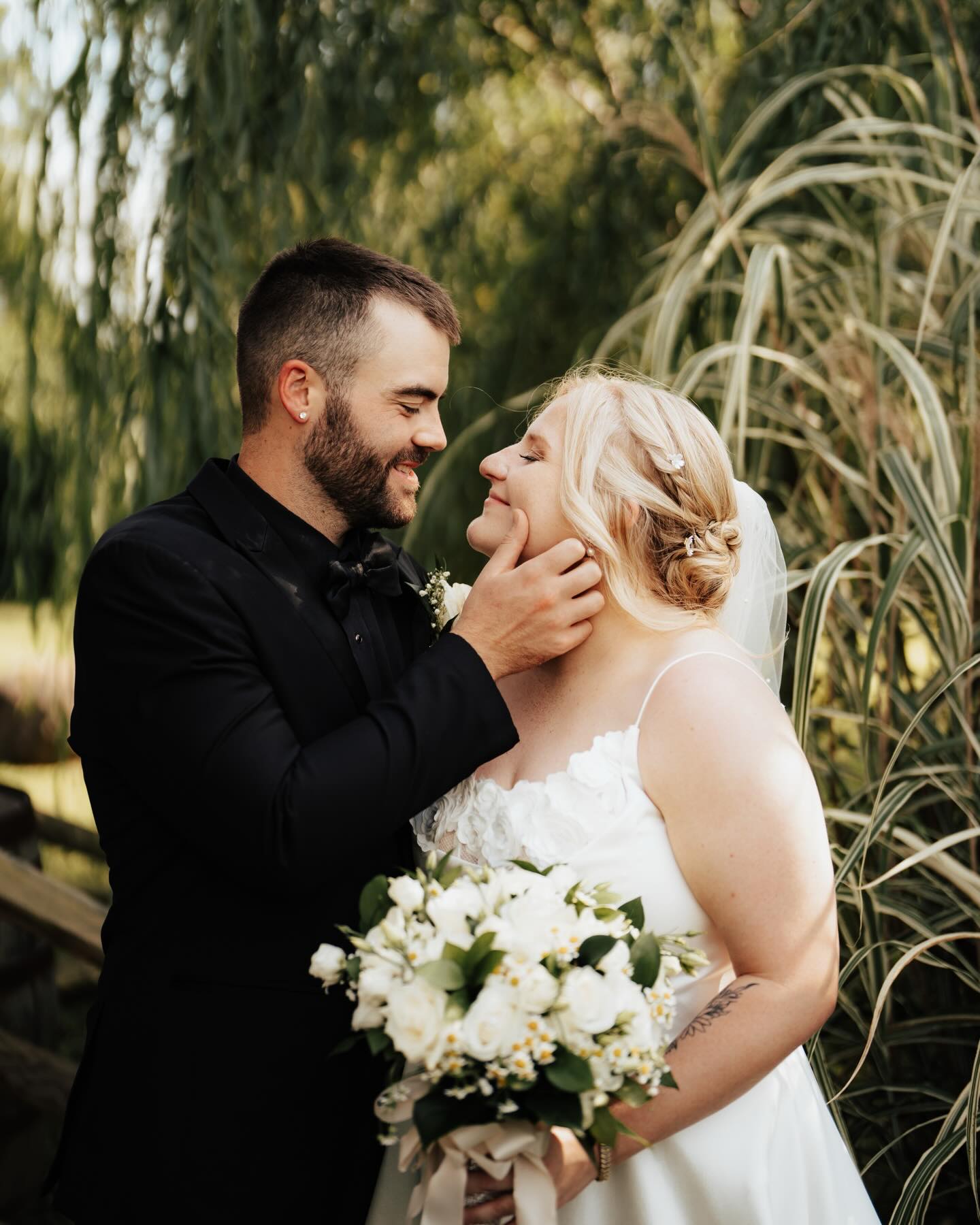 Our year in wedding couple portraits ✨
A collection of moments made possible by trust. Thankful for the couples who invited us in and let us document their wedding days as they unfolded.