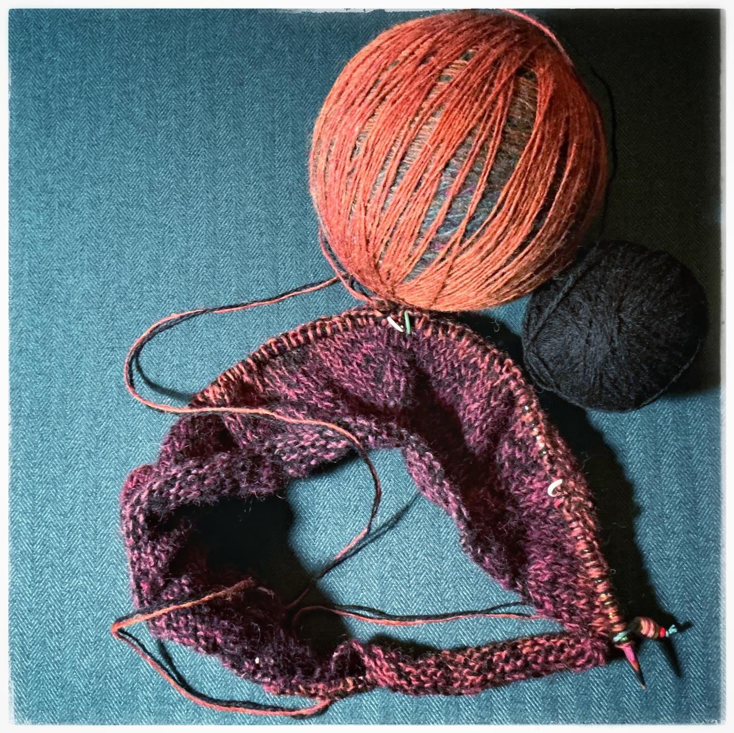 🧶
I cast on a basic raglan sweater with lots of subtle colour changes to keep me interested. This will just be a whenever project - a few rows now and again and no hurry. I am using the Latvian yarn I bought from @balticknitsscotland held with an anonymous bargain black 4ply bought from @kingcraig_fabrics in Dornoch.
#simpleknitter
#lettheyarndothetalking
#firesideknitting 🧶
I cast on a basic raglan sweater with lots of subtle colour changes to keep me interested. This will just be a whenever project - a few rows now and again and no hurry. I am using the Latvian yarn I bought from @balticknitsscotland held with an anonymous bargain black 4ply bought from @kingcraig_fabrics in Dornoch.
#simpleknitter
#lettheyarndothetalking
#firesideknitting